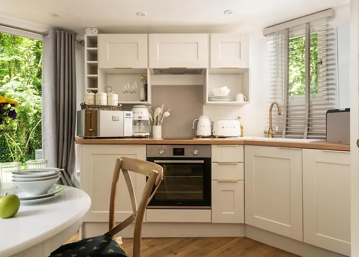 Honeycombe - Treehouse In The Heart Of Dorset
